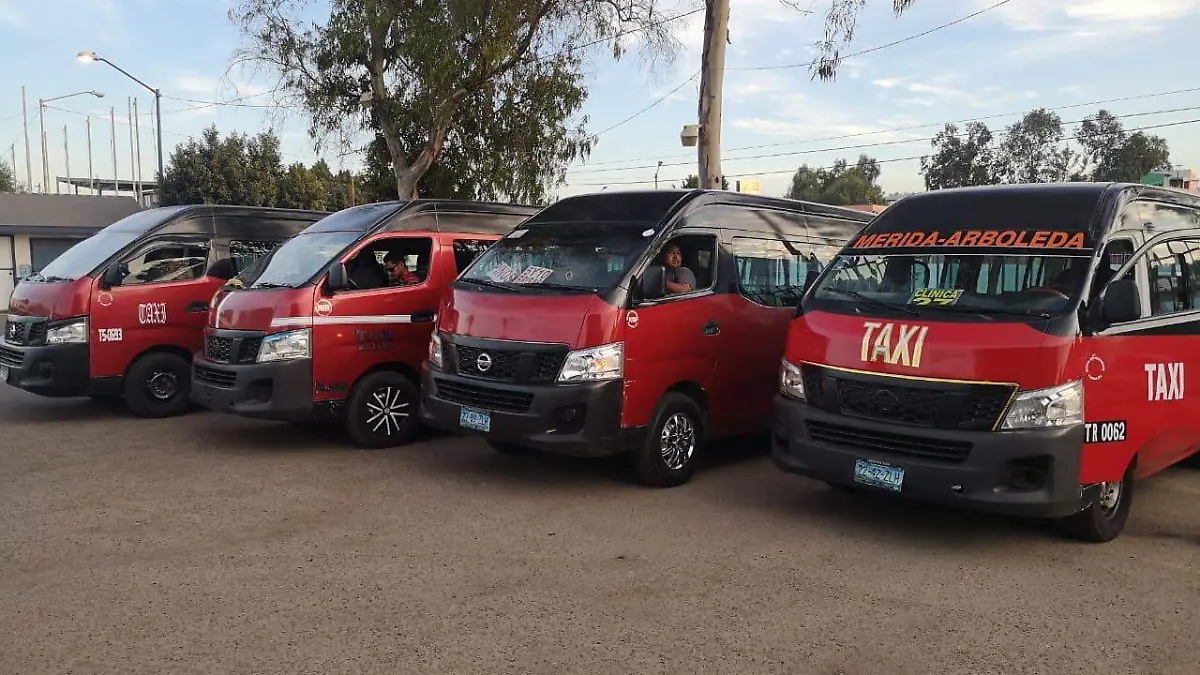 taxis rojos remolcados